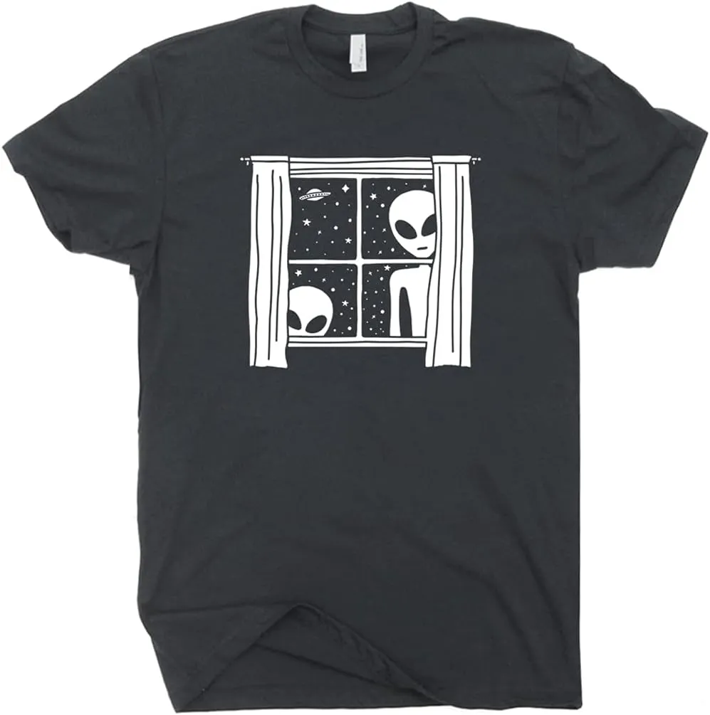 Funny Alien T Shirt Cool UFO Shirt for Women Men Alien in Window Tshirt Silly Absurd Cryptozoology Cryptid Graphic Tee