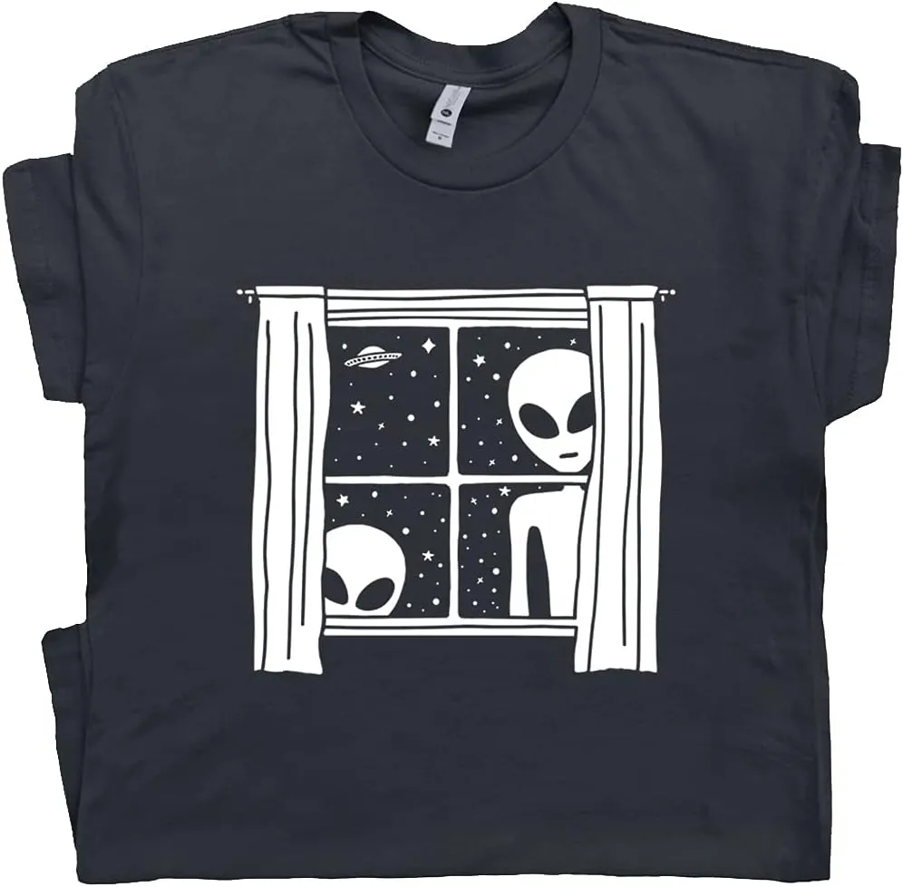 Funny Alien T Shirt Cool UFO Shirt for Women Men Alien in Window Tshirt Silly Absurd Cryptozoology Cryptid Graphic Tee