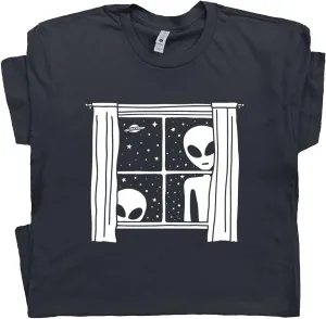 Funny Alien T Shirt Cool UFO Shirt for Women Men Alien in Window Tshirt Silly Absurd Cryptozoology Cryptid Graphic Tee