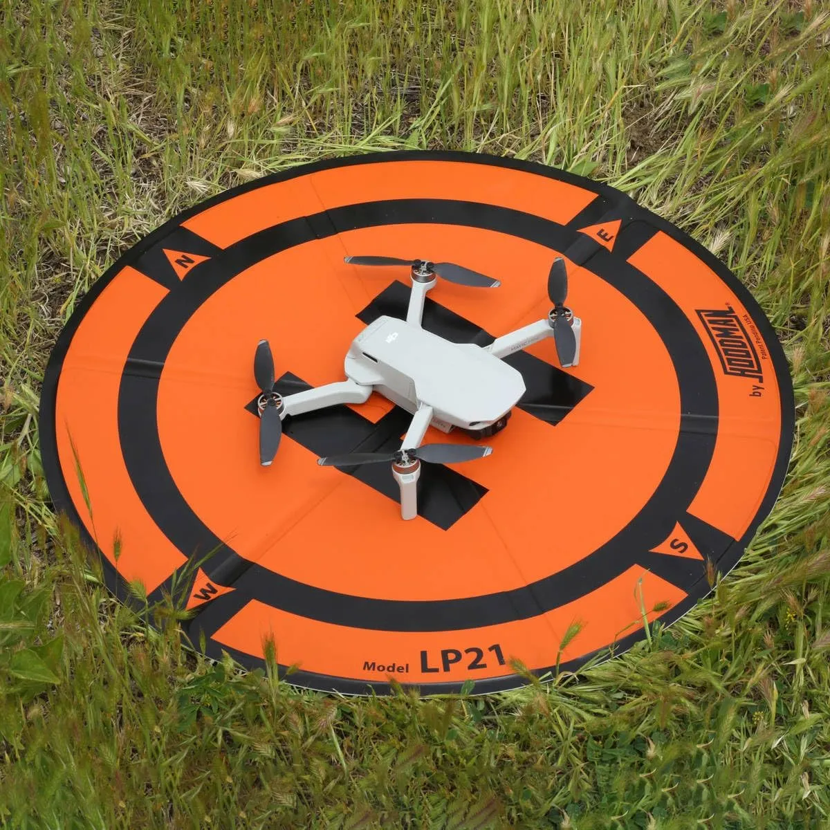 Hoodman Weighted Trifold UAV Drone Landing Pad LP21 - fits Mini 4 Pro, mini 3 pro, mavic and spark - Durable, No Stakes Required, collapses to 1/6 of deployed size
