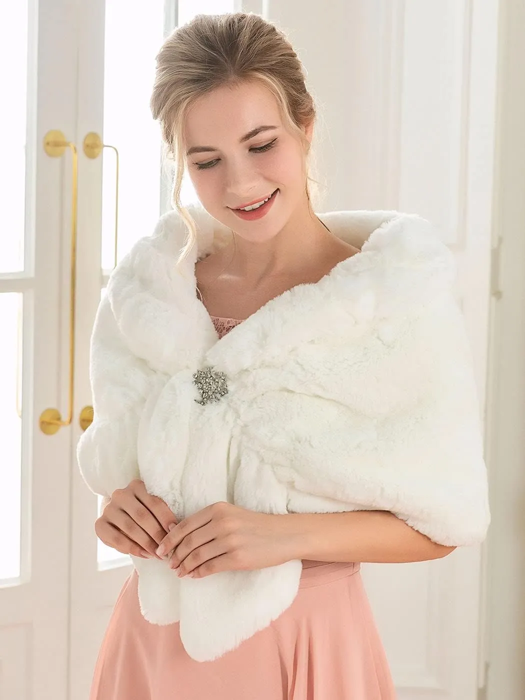 JAKAWIN Women’s Faux Fur Wraps and Shawls Bride Wedding Fur Stole Bridal Fur Shrug Scarf Cover Up for Women