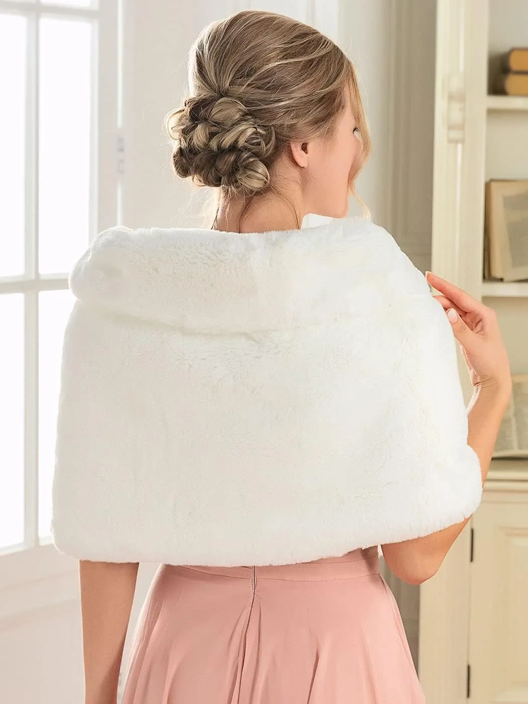 JAKAWIN Women’s Faux Fur Wraps and Shawls Bride Wedding Fur Stole Bridal Fur Shrug Scarf Cover Up for Women