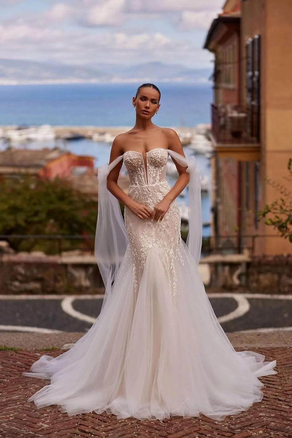 Lace Appliques Wedding Dress with Long Trian 2025 Off The Shoulder Tulle Bridal Gown