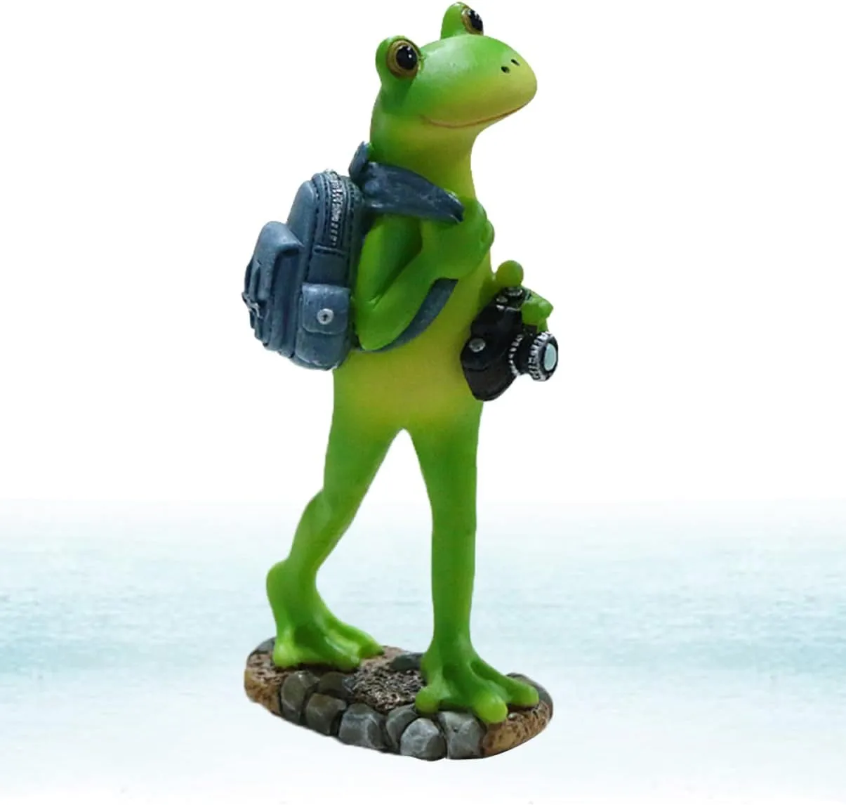 MAGICLULU Cartoon Frog Resin Figurine Statue with Bag and Camera Collectible Travel Frog Model Artwork for Home and Garden Decor Present for Reptile and Amphibian Lovers