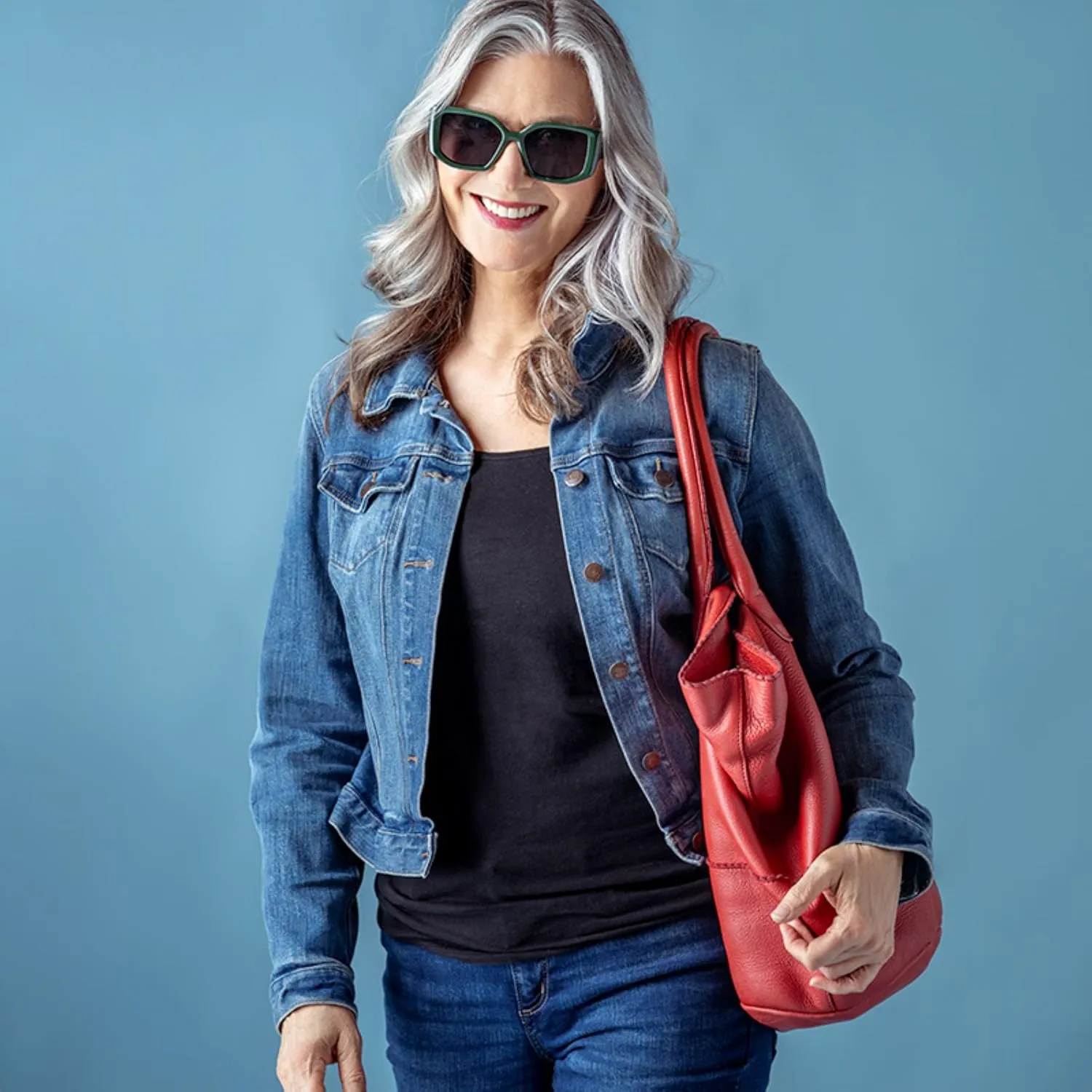 Signature Timeless UV Protective Sunglasses for Men and Women