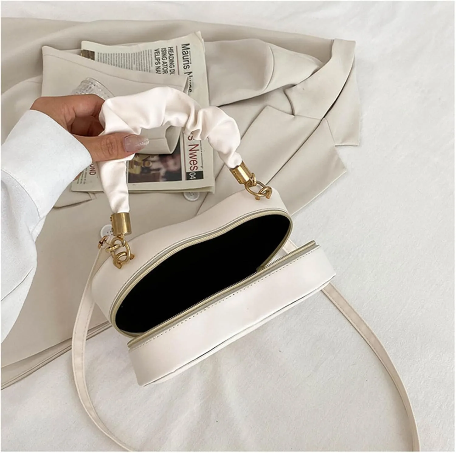 Women's Crossbody Bag Fashion Sweet Heart Shape Shoulder Bag Purse PU Leather Zipper Vintage Small Handbag