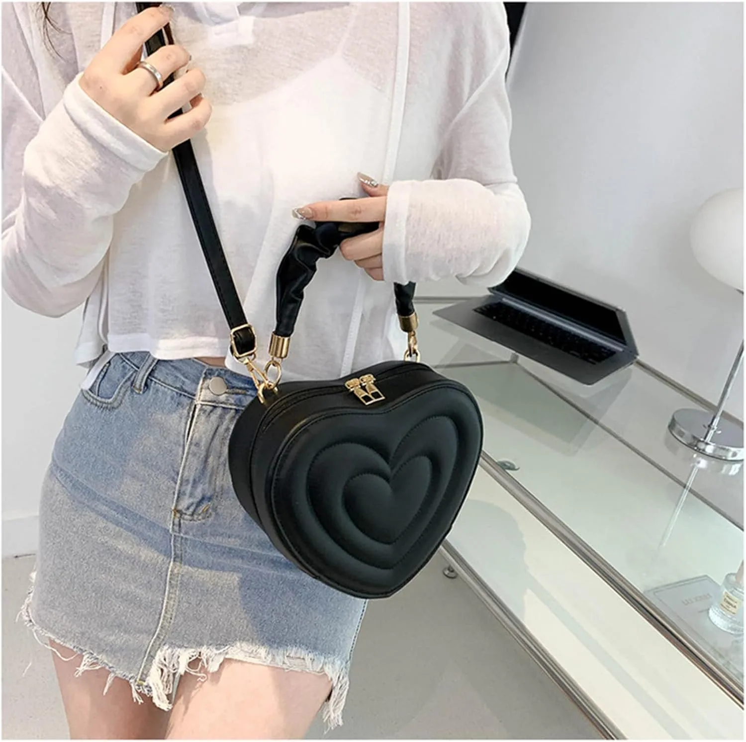 Women's Crossbody Bag Fashion Sweet Heart Shape Shoulder Bag Purse PU Leather Zipper Vintage Small Handbag