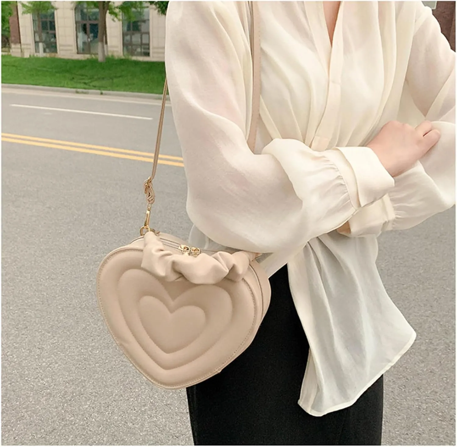 Women's Crossbody Bag Fashion Sweet Heart Shape Shoulder Bag Purse PU Leather Zipper Vintage Small Handbag