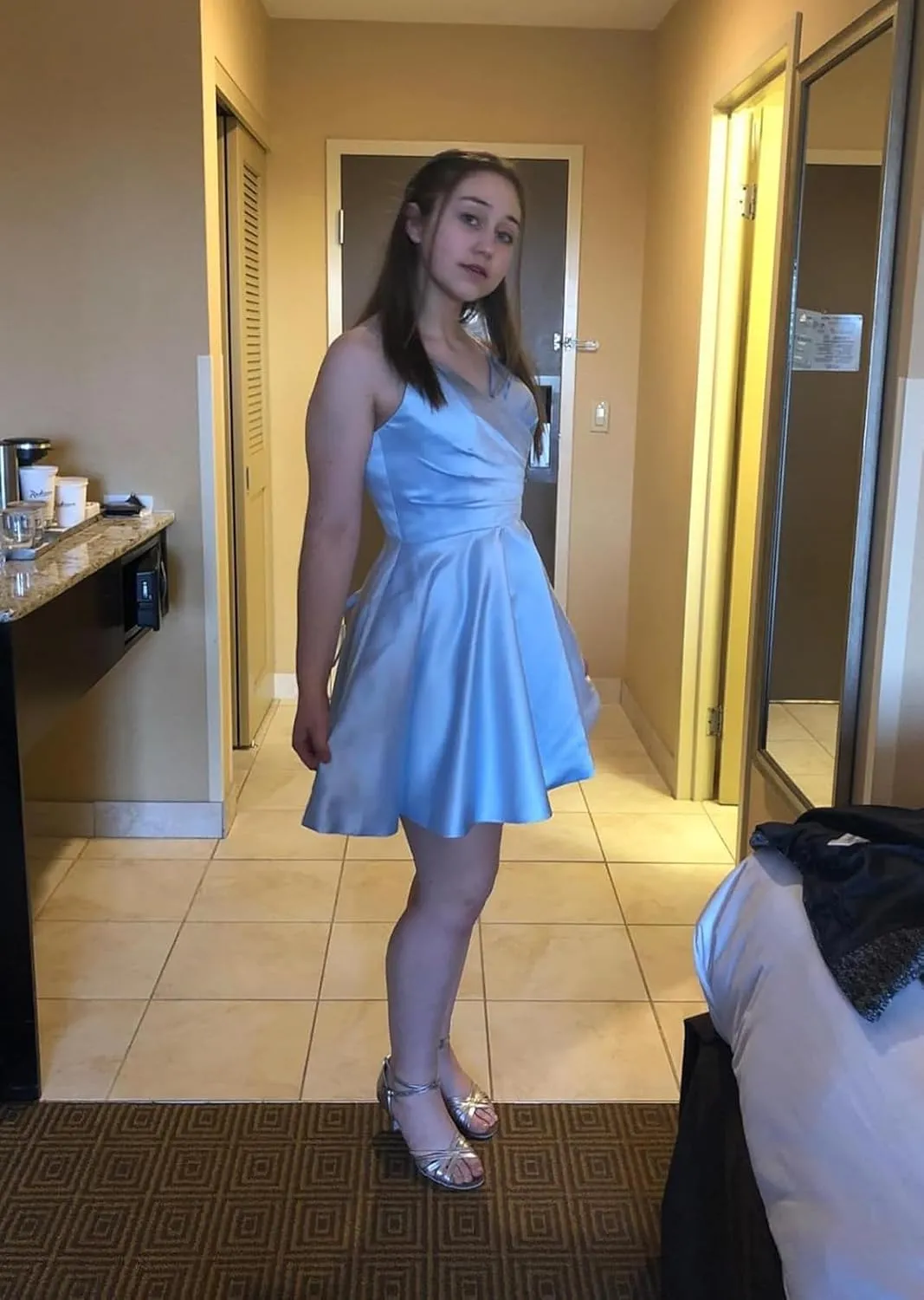 Women's Short Homecoming Dresses for Teens with Pockets V Neck Pleated Satin Prom Cocktail Gowns